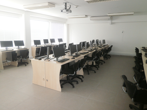 Cambio de pisos UPC Surco — Vista 3